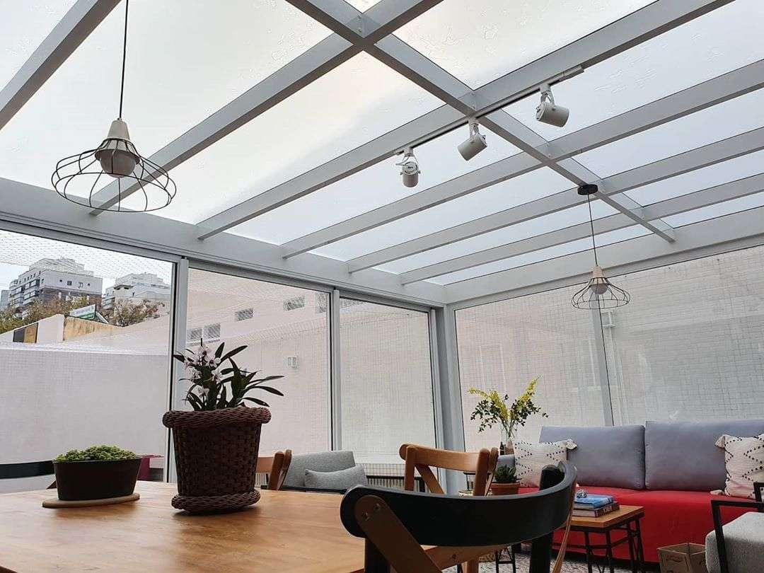 Pergolado com vidro_ 60 ideias para trazer conforto à área externa